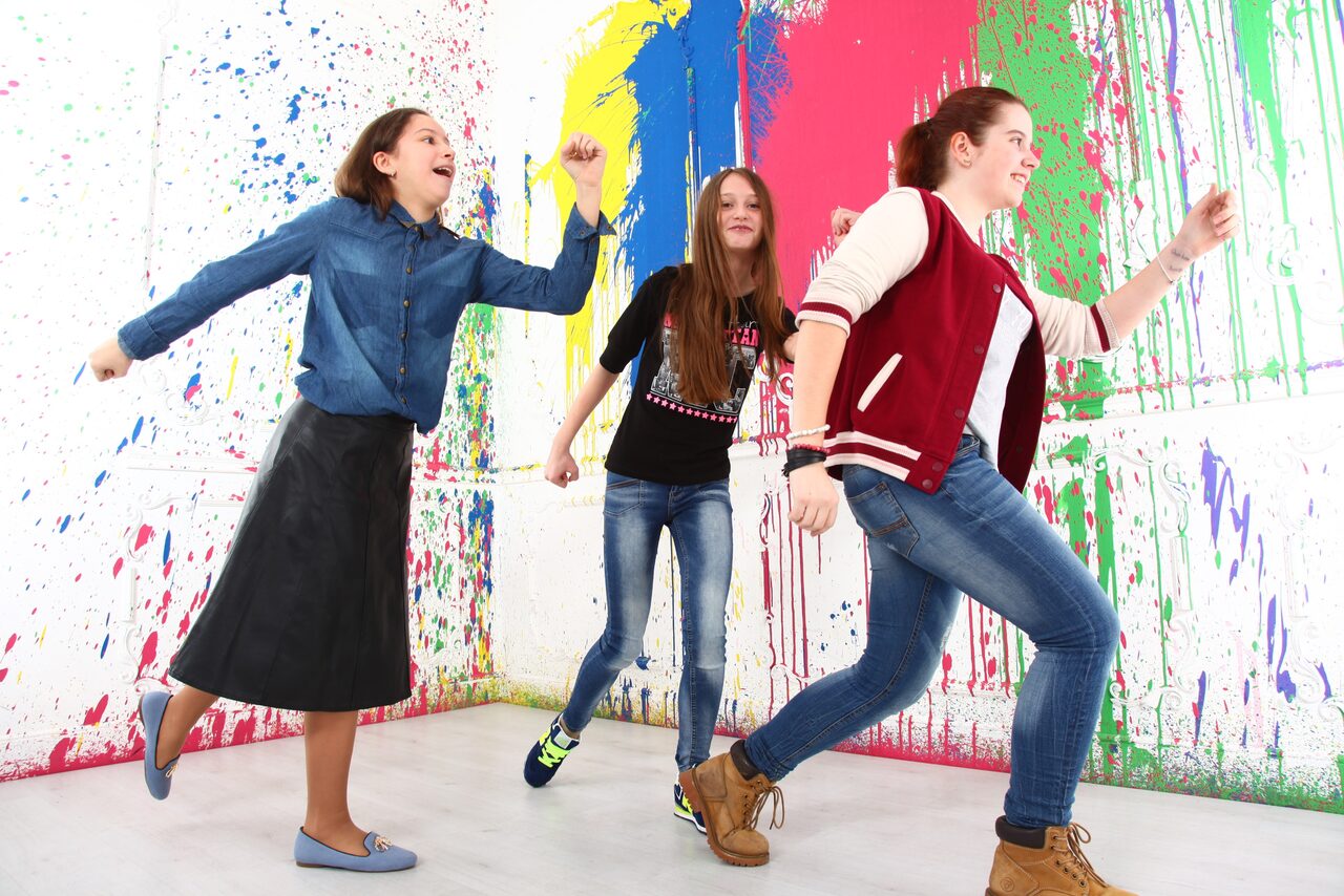 Арендовать 713.Media Красочный лофт для вечеринок и праздников