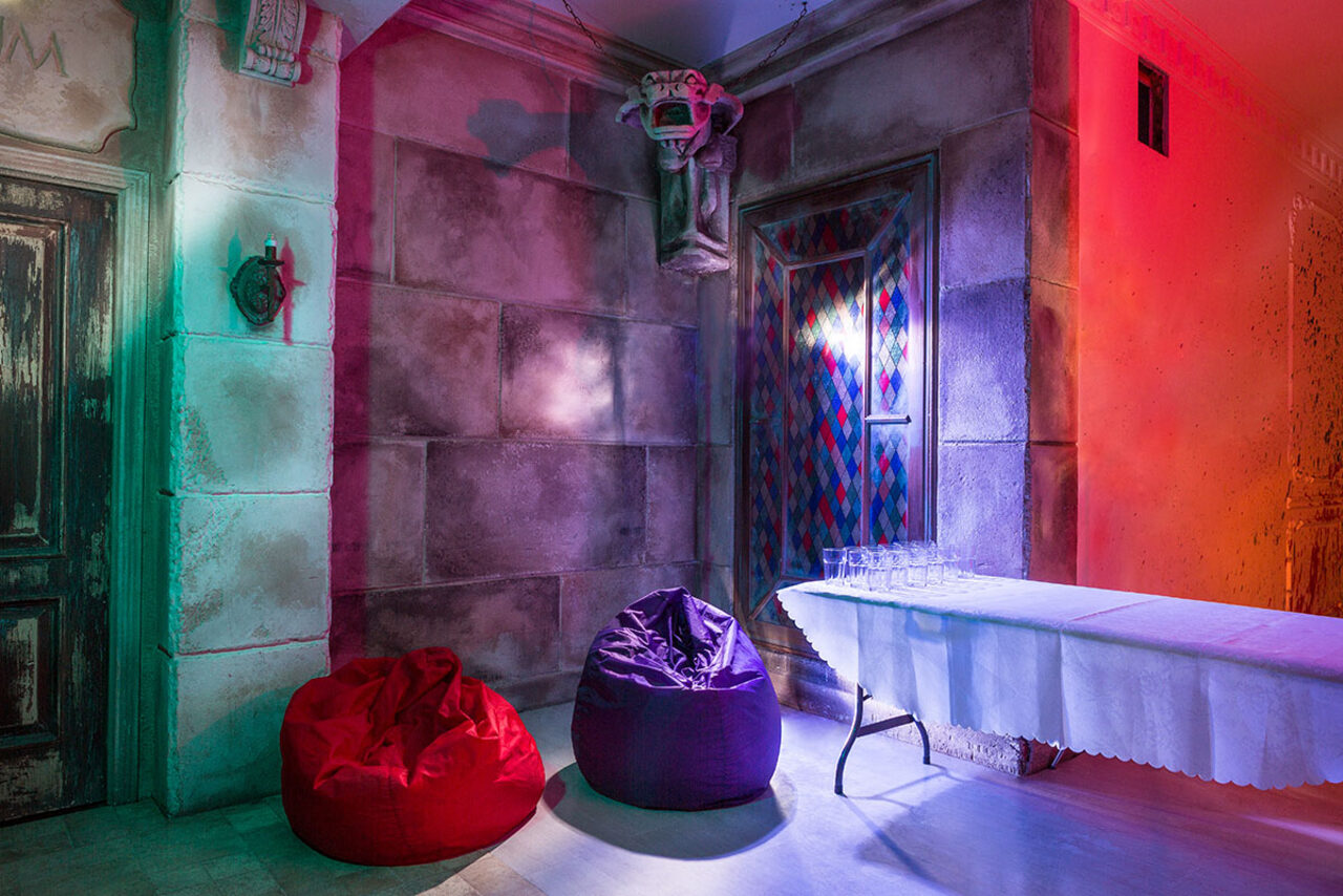 Арендовать 713.Media Красочный лофт для вечеринок и праздников