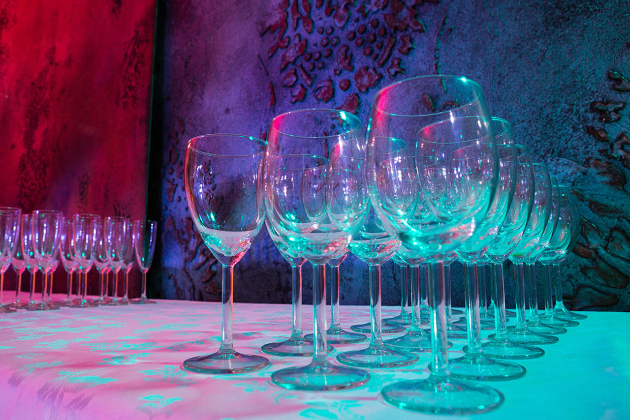 Арендовать 713.Media Красочный лофт для вечеринок и праздников