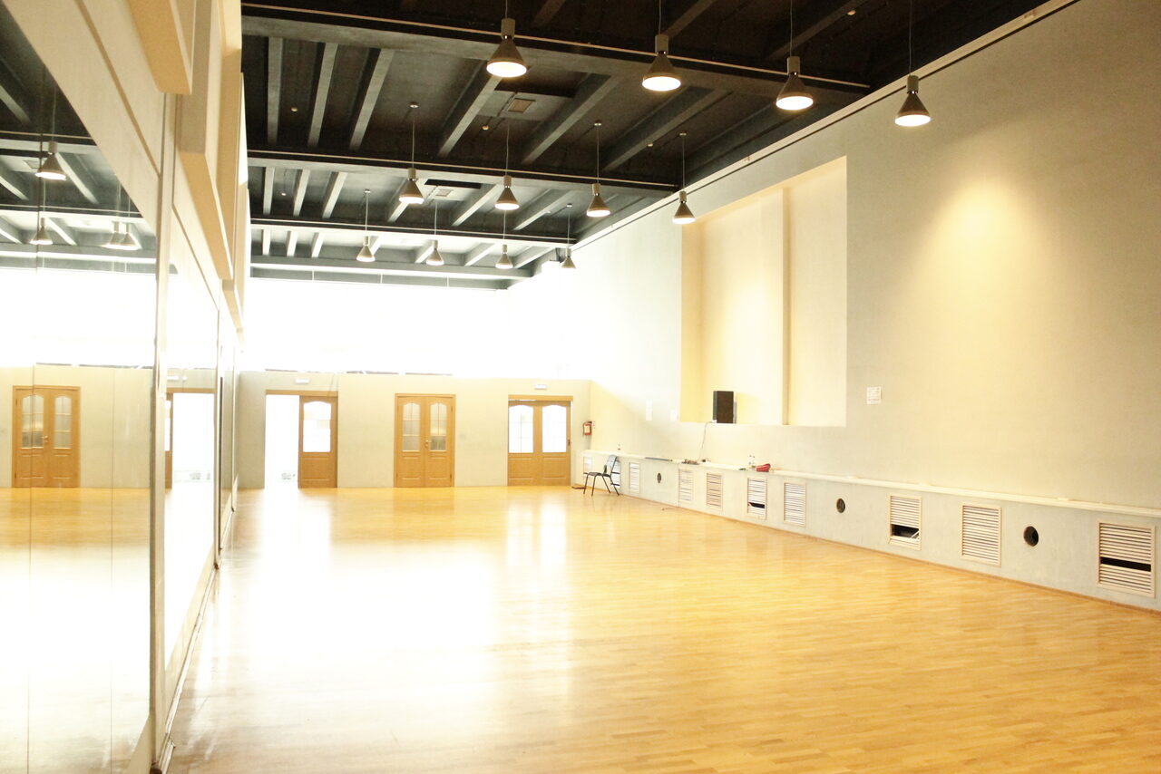 Арендовать Атмосфера Танцевальный зал в Loft-стиле