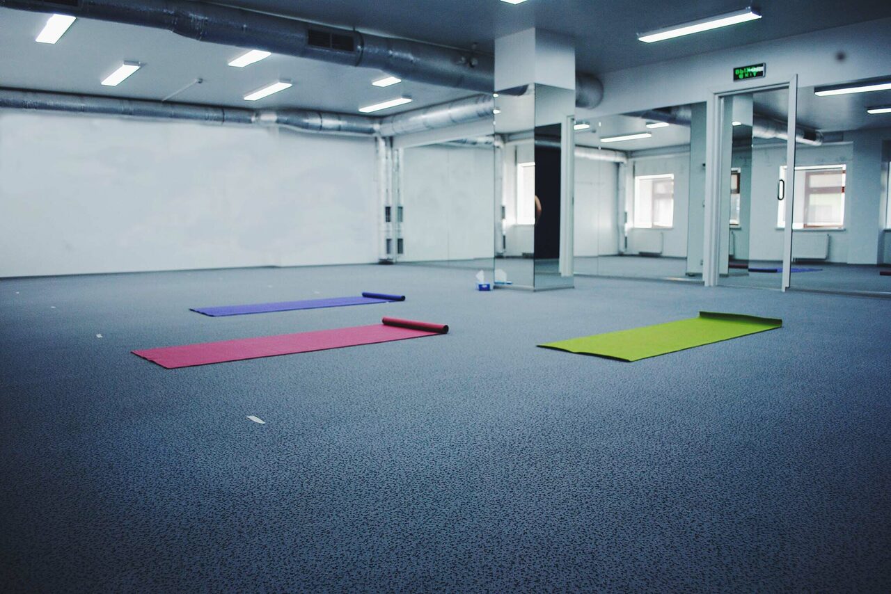 Арендовать Йога «Bikram Yoga MSK» Йога-зал с хорошей вентиляцией