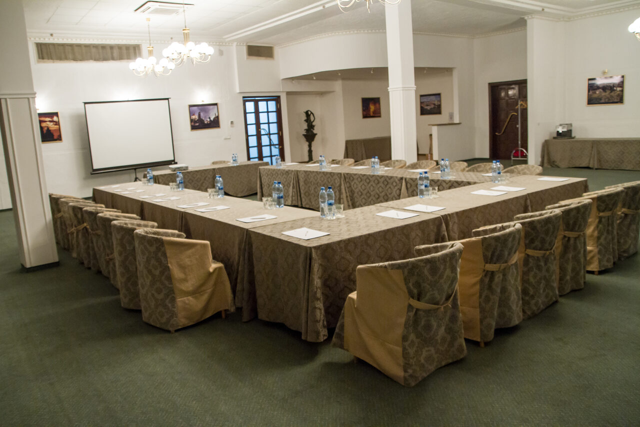 Арендовать Premier Hotel Dnister