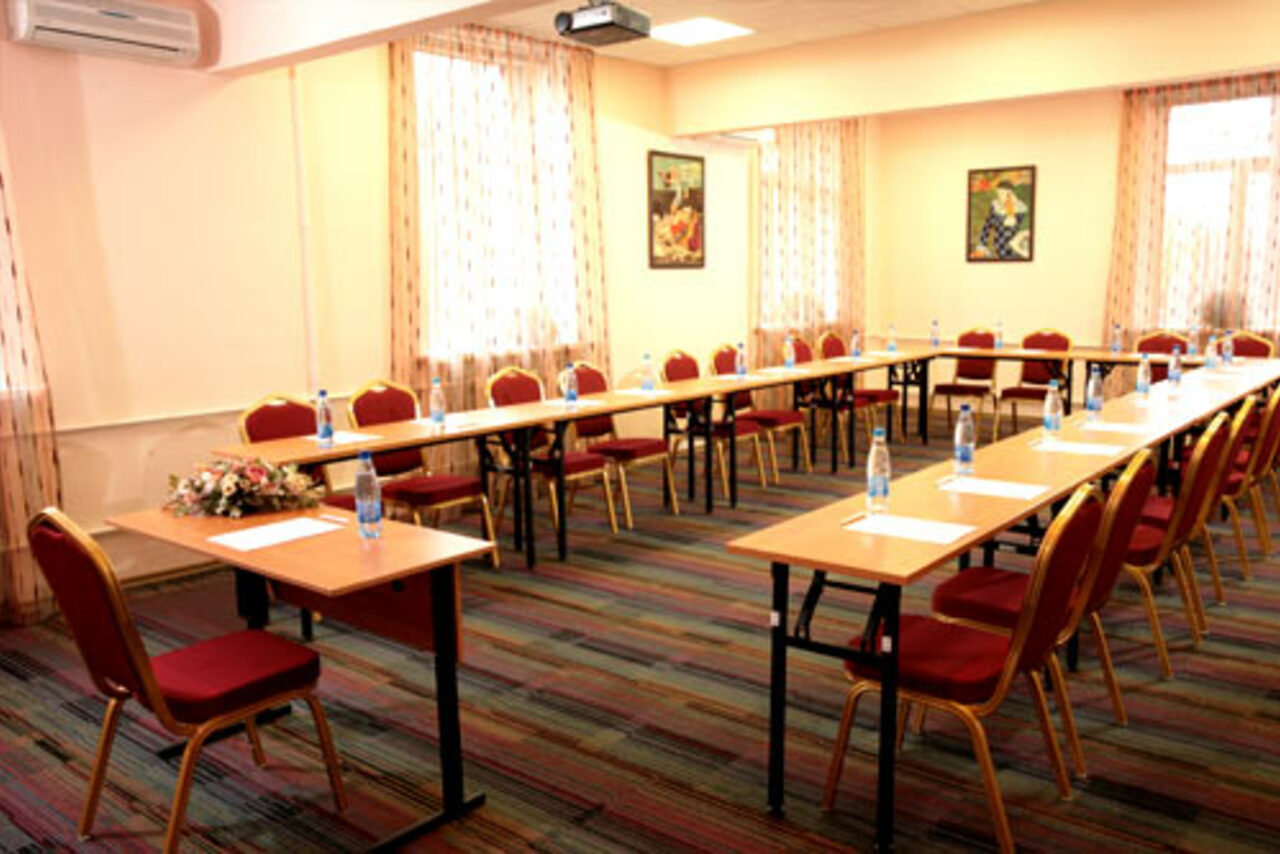 Арендовать Maxima Hotels