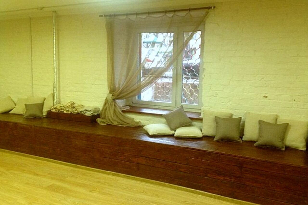 Арендовать Большой белый зал на Угловом