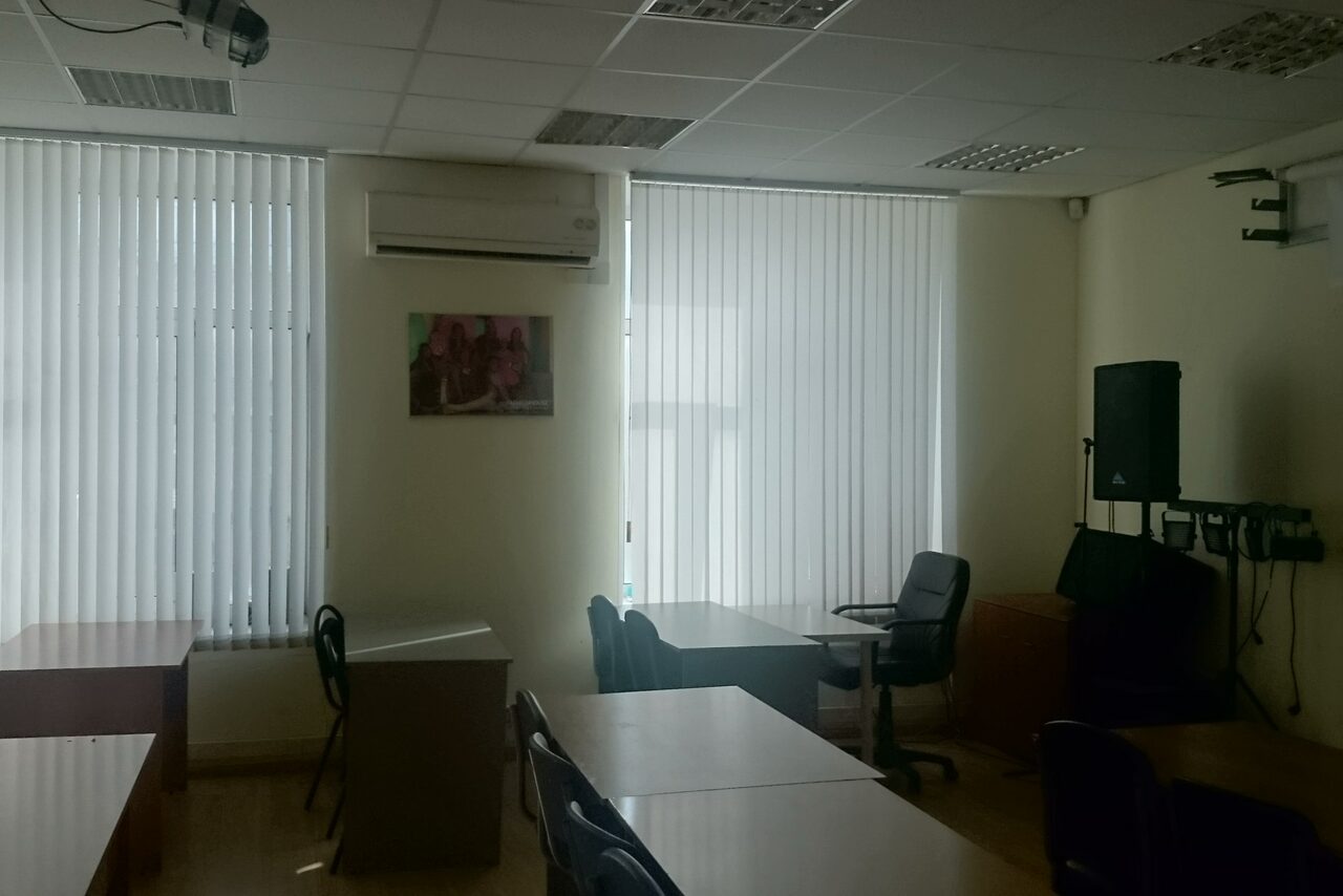 Арендовать Хорошо оборудованный класс