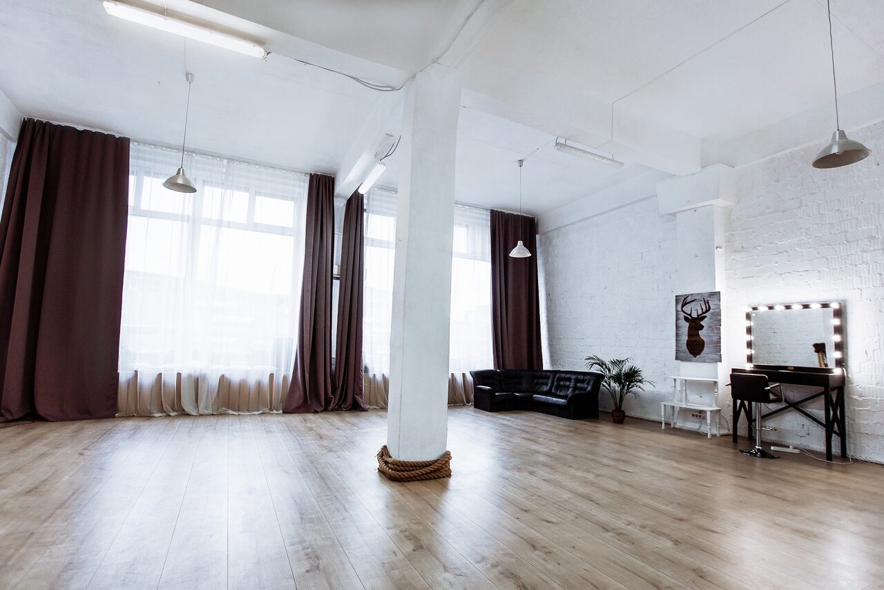 Арендовать Просторный зал с раздевалкой