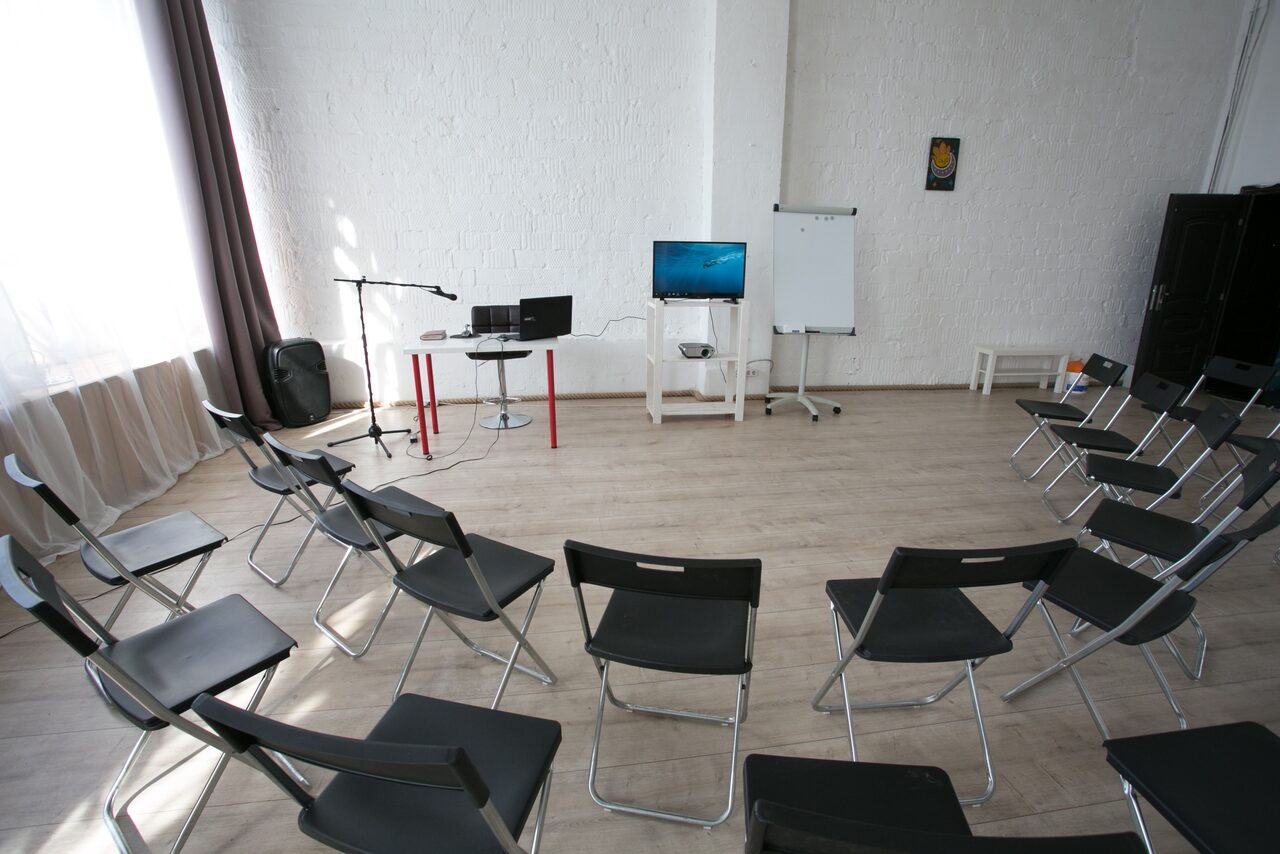 Арендовать Просторный зал с раздевалкой