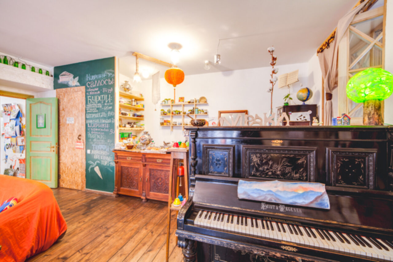 Арендовать Тайм-кафе в центре с музыкальным и акустическим оборудование