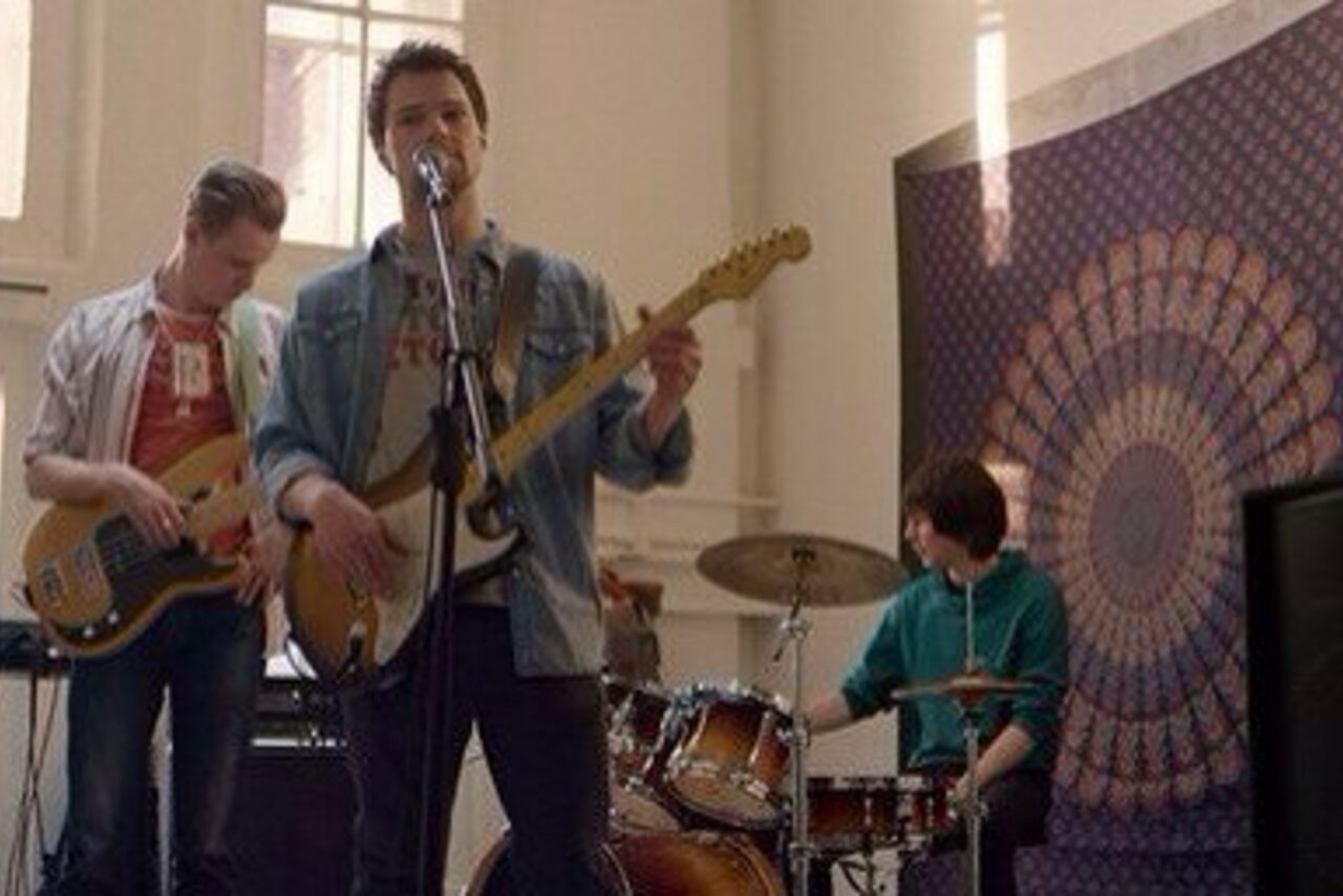 Арендовать Лофт со сценой и диванами