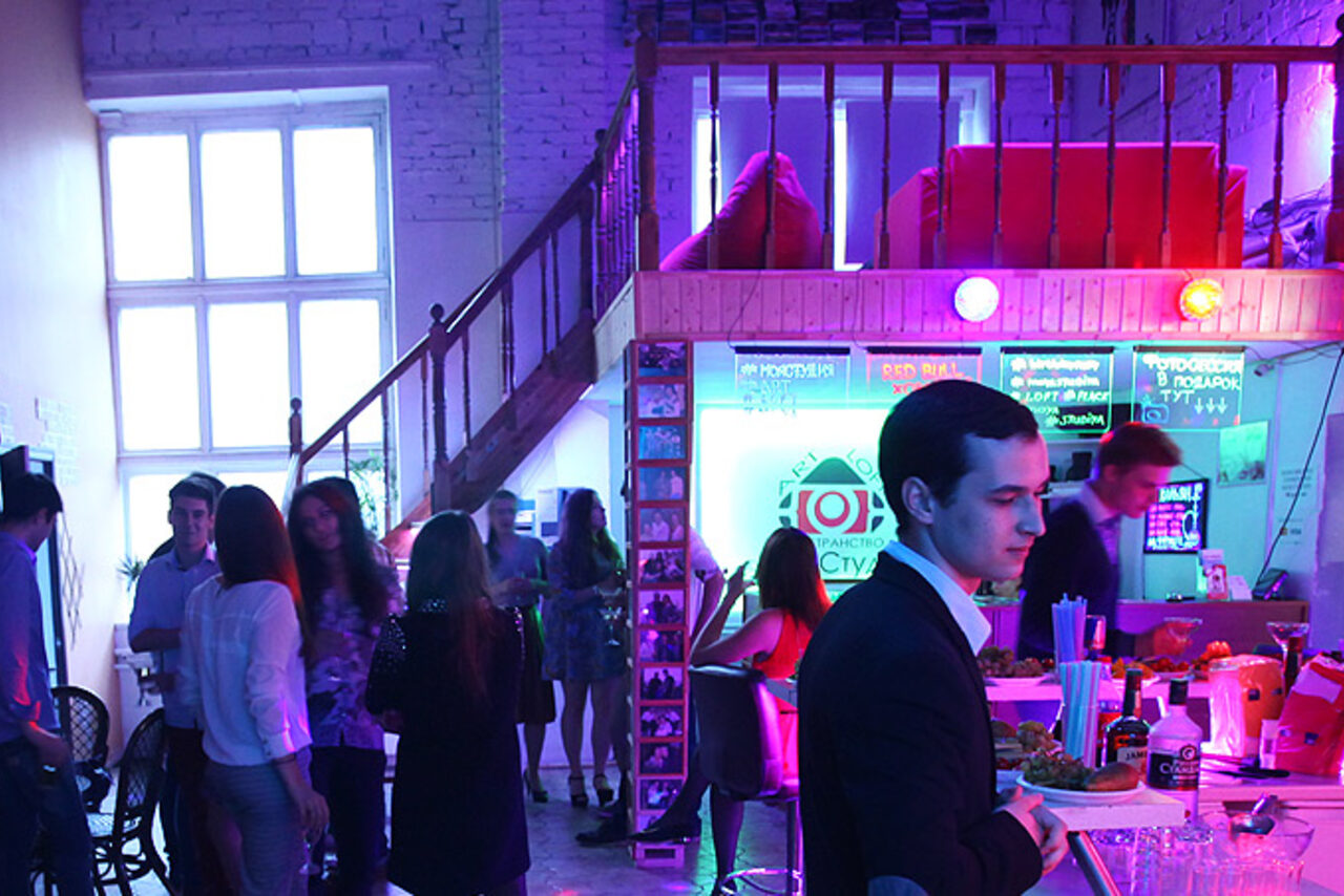 Арендовать Лофт Моя Студия Лофт-кухня, 2 этажа, свет и звук