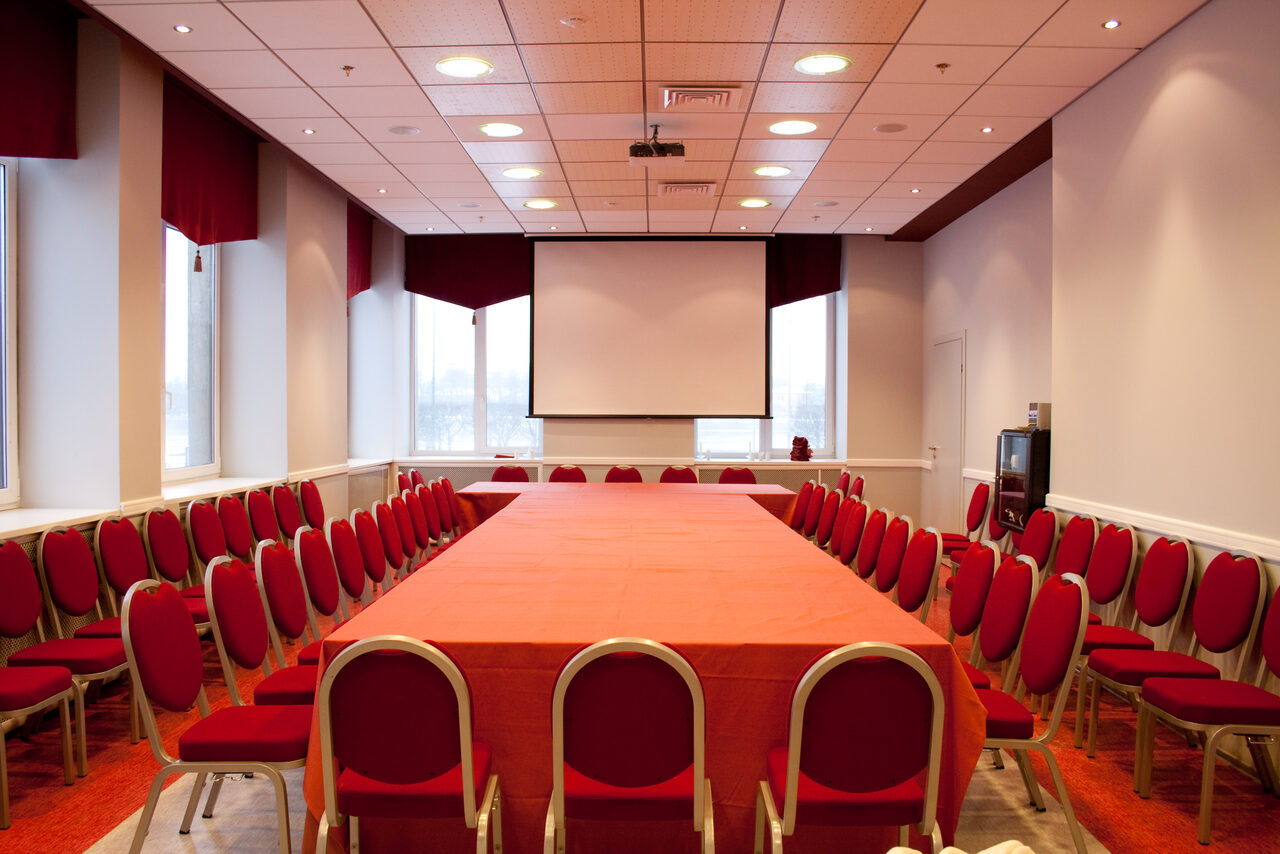 Арендовать Гостиница Охтинская