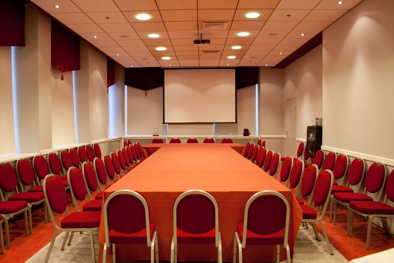 Арендовать Гостиница Охтинская