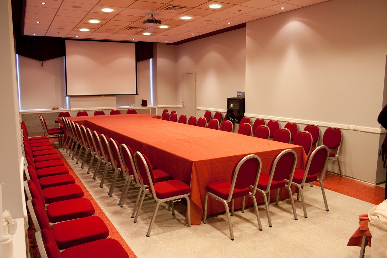 Арендовать Гостиница Охтинская