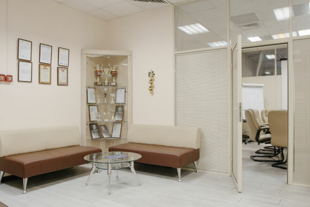 Арендовать Переговорная с кожаными креслами