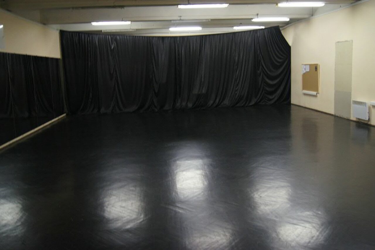 Арендовать Школа танца Trash!