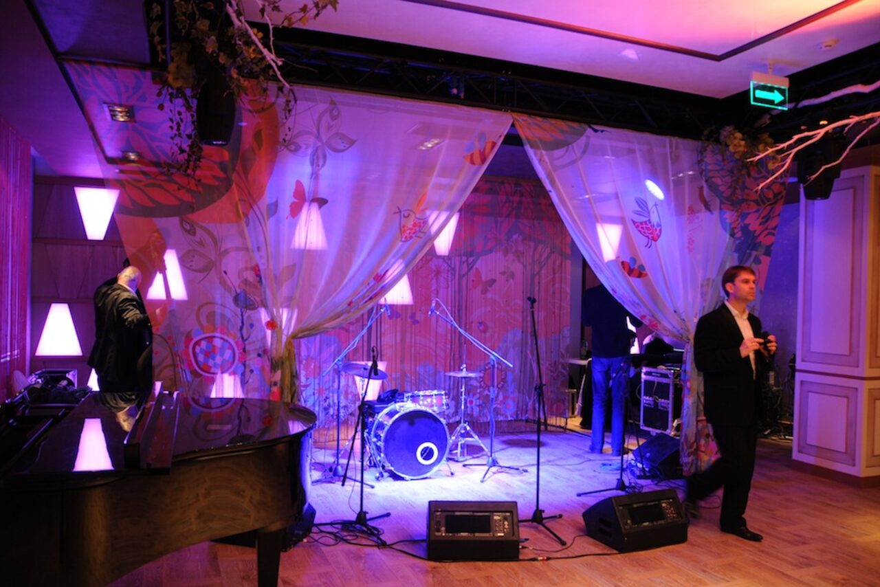 Арендовать 8 Колонн