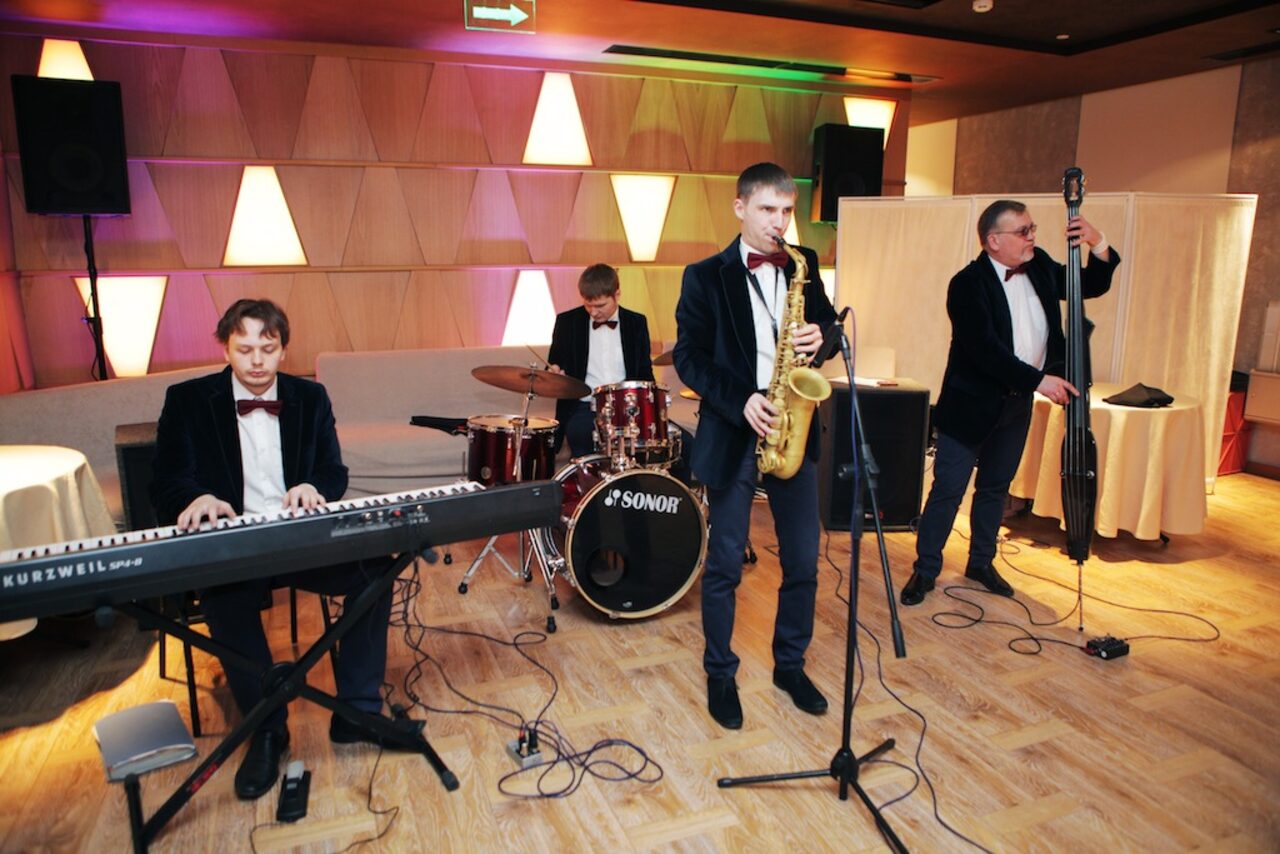 Арендовать 8 Колонн