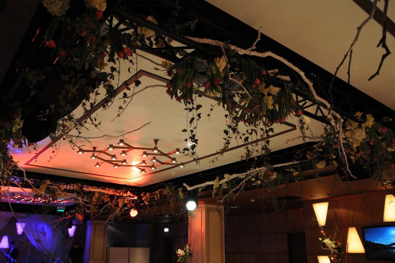 Арендовать 8 Колонн