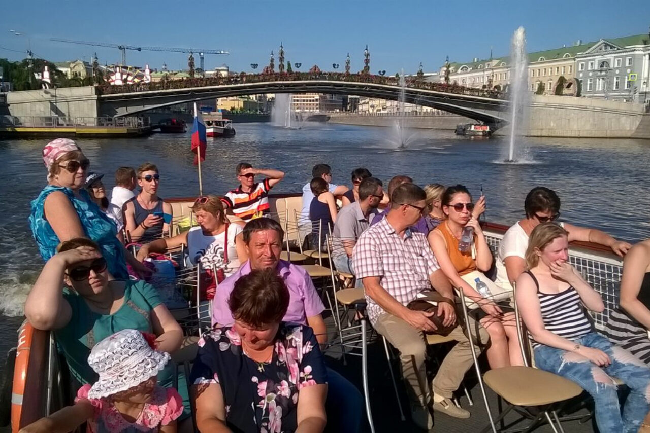 Арендовать Теплоход Шаман для шумных вечеринок