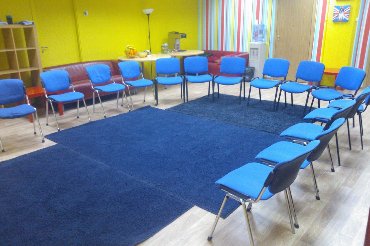 Арендовать Отличный, новый зал для семинаров, тренингов, лекций и мероп