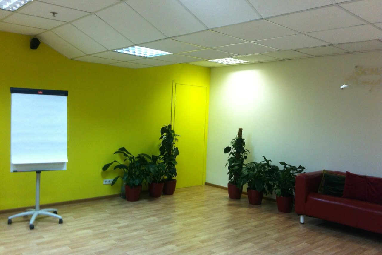 Арендовать Отличный, новый зал для семинаров, тренингов, лекций и мероп