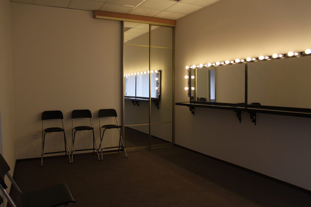 Арендовать Flush School OY