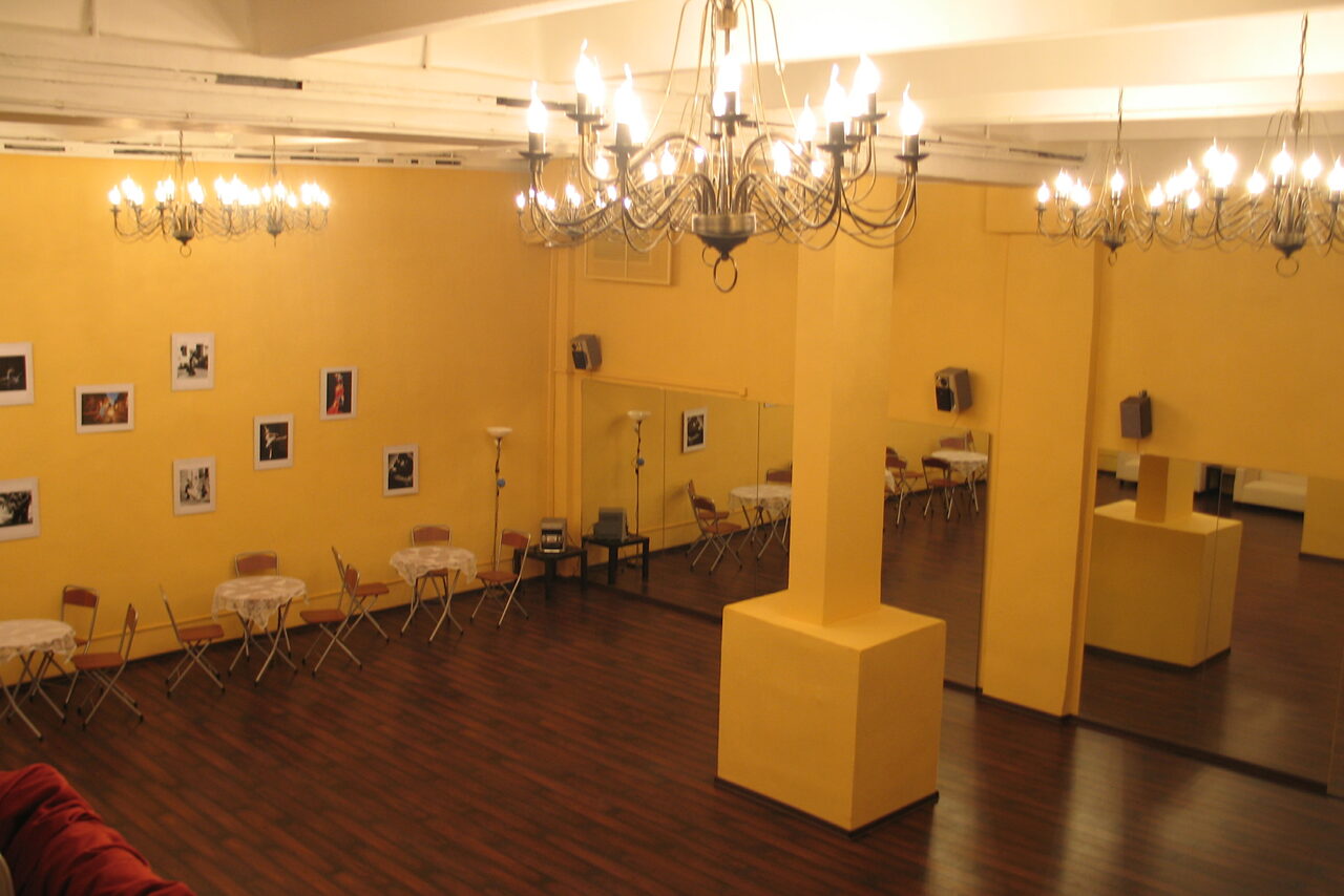 Арендовать Шикарный танцевальный зал 250 кв.м.