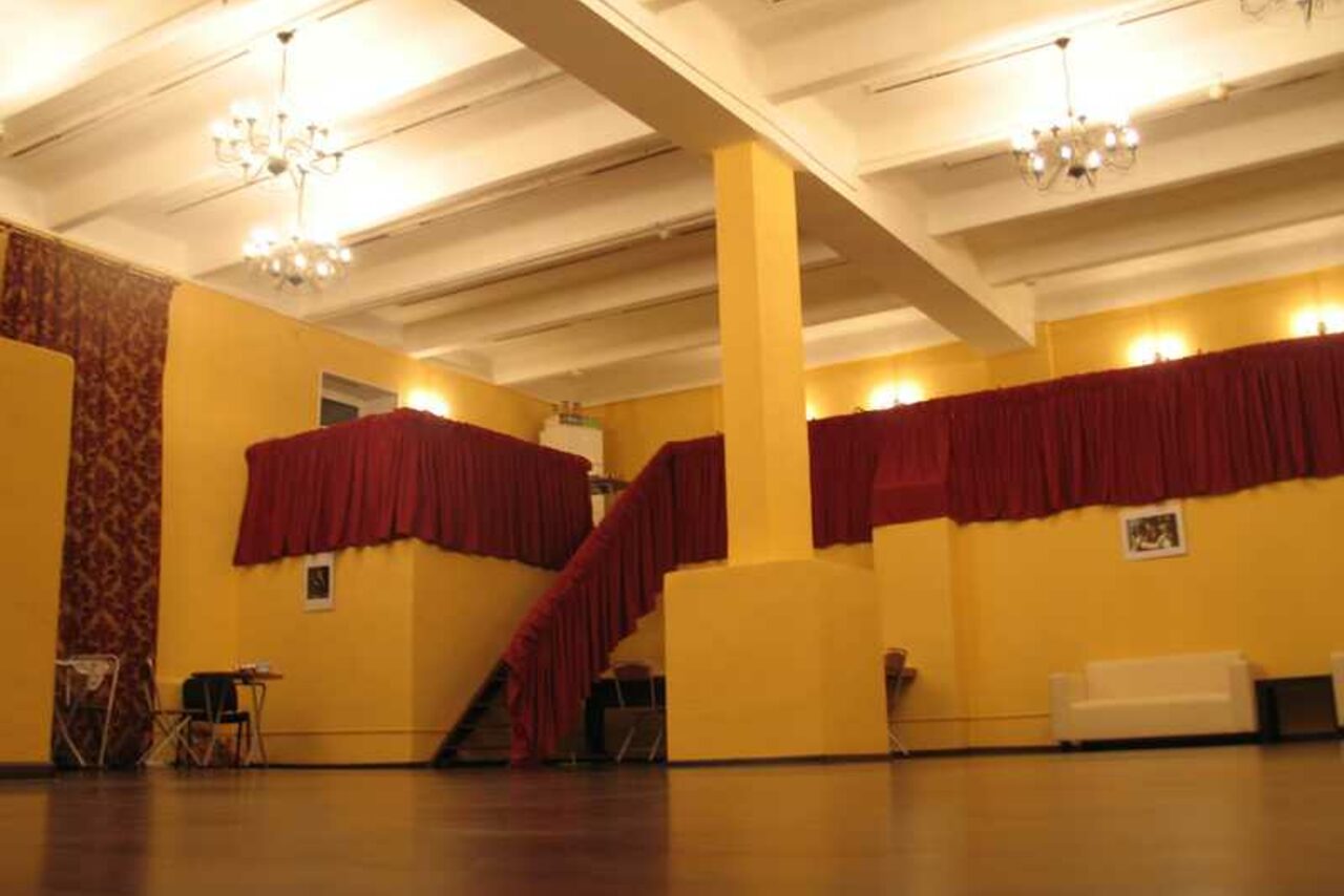Арендовать Шикарный танцевальный зал 250 кв.м.