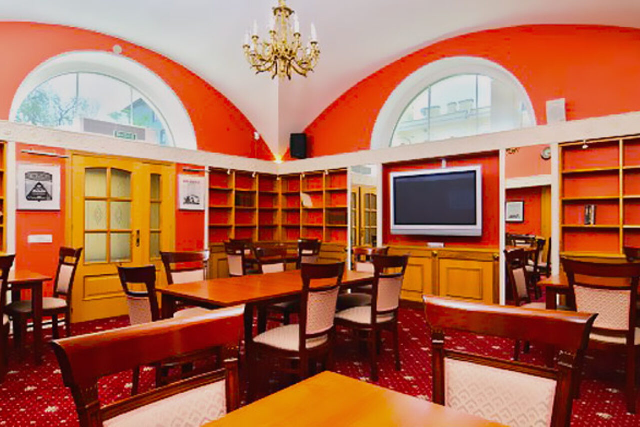 Арендовать Гостиница Бутик-Отель Аристос