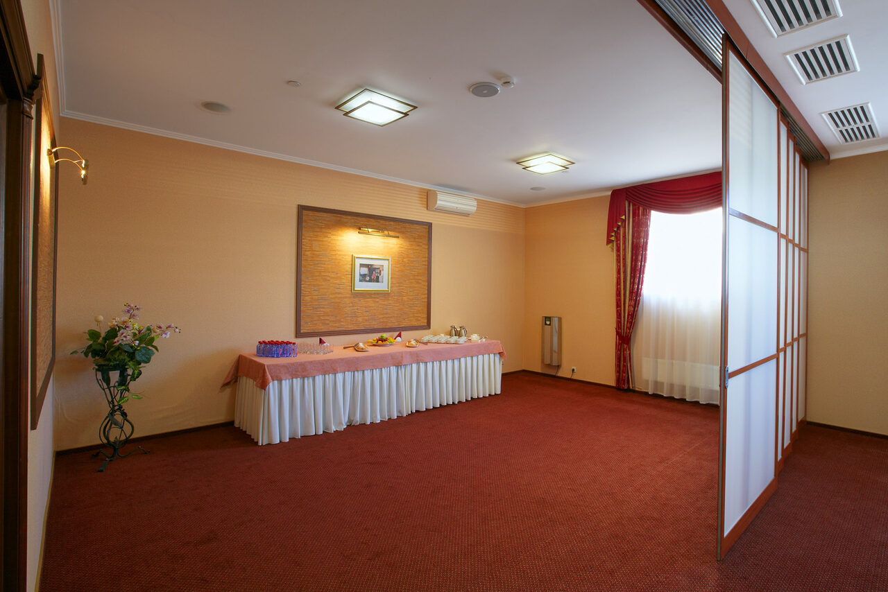 Арендовать Конференц-зал арт-отеля "Лекко"