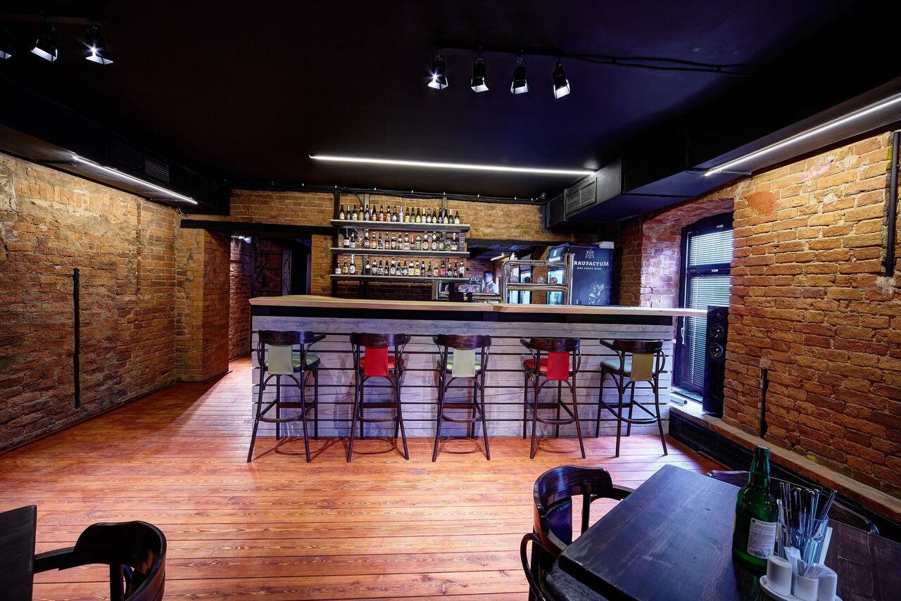 Арендовать Kontora Grill Pub. Лофт-бар со сценой