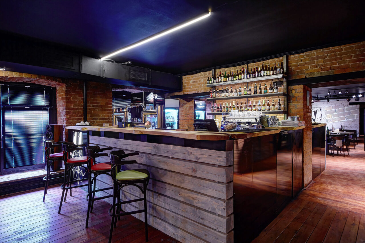 Арендовать Kontora Grill Pub. Лофт-бар со сценой