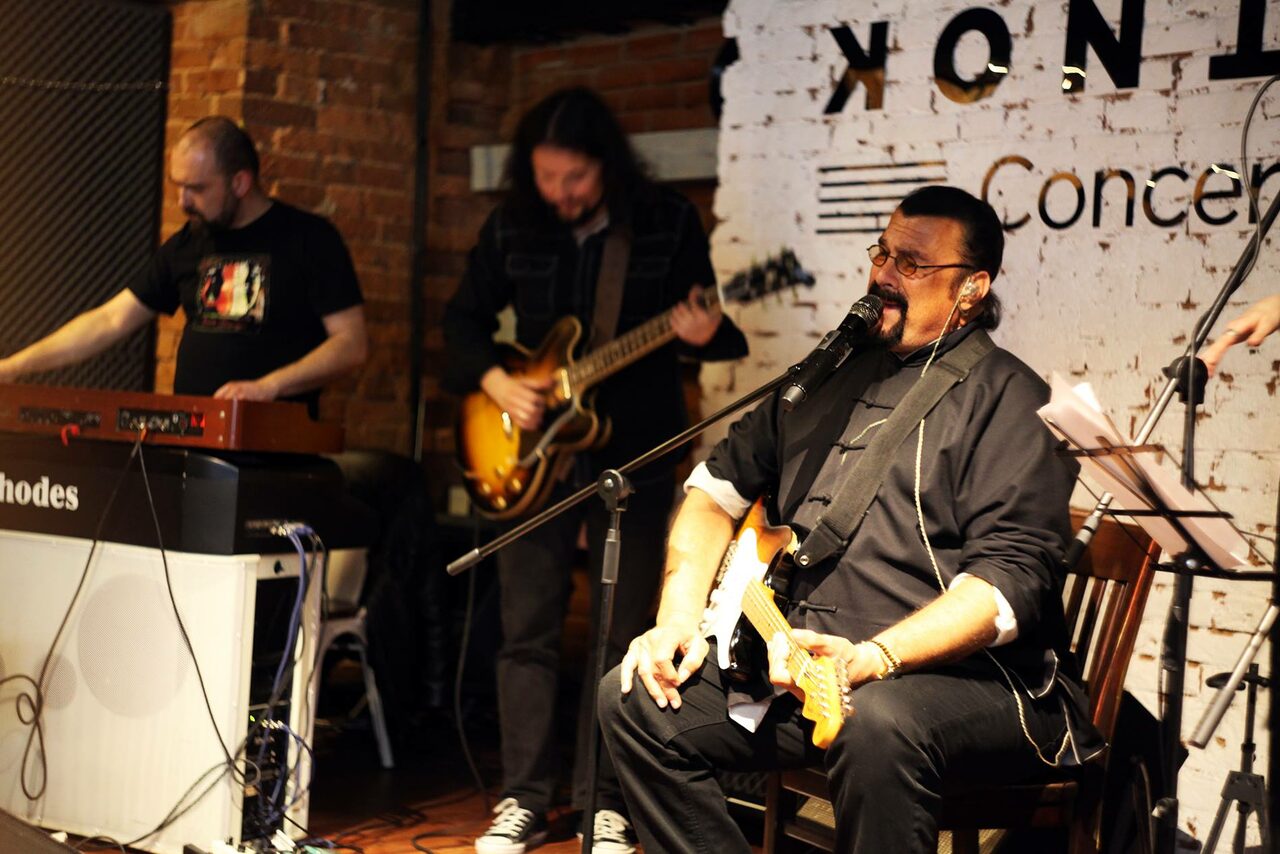 Арендовать Kontora Grill Pub. Лофт-бар со сценой