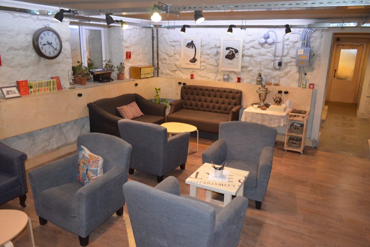 Арендовать антикафе Эксперт Ретро-лофт с диванчиками