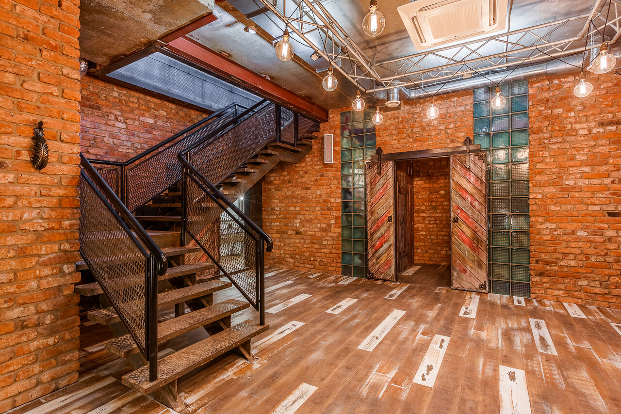 Арендовать  Лофт Курс. Двухэтажное арт-лофт