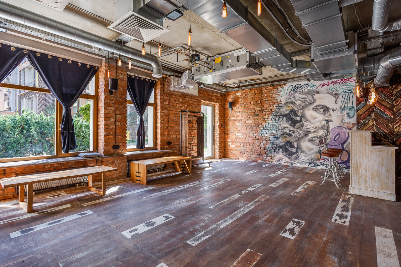 Арендовать Лофт Курс с большими окнами на Алексеевской 