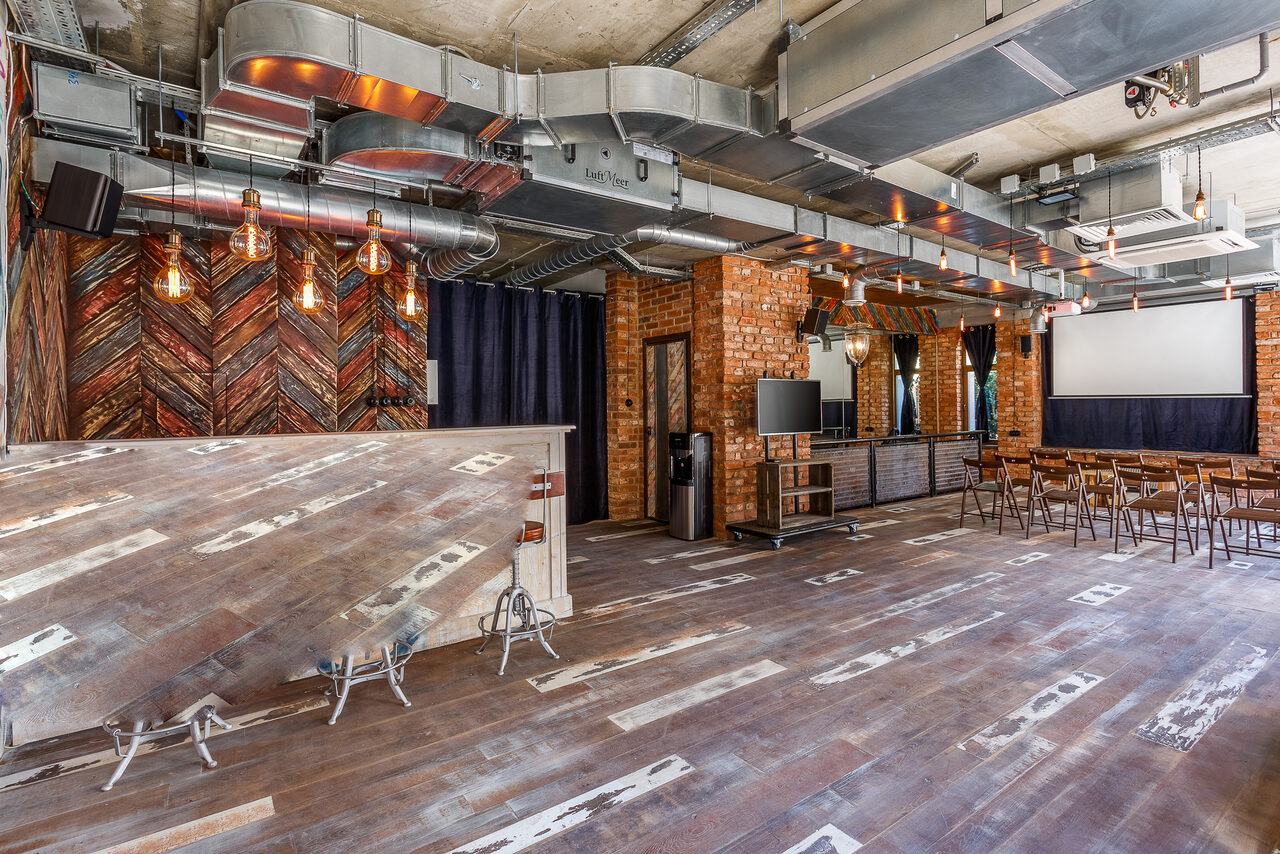 Арендовать Лофт Курс с большими окнами на Алексеевской 