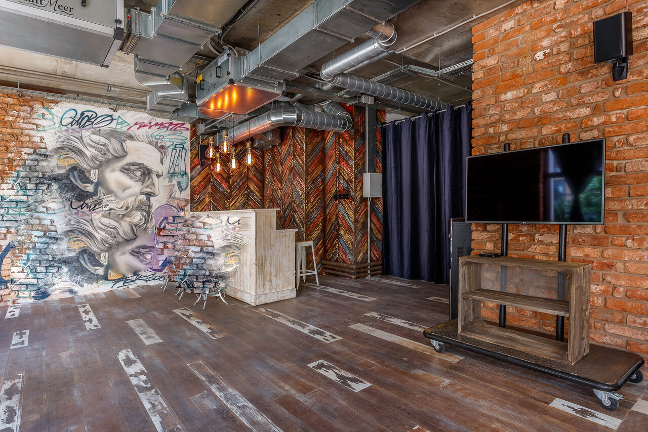 Арендовать Лофт Курс с большими окнами на Алексеевской 