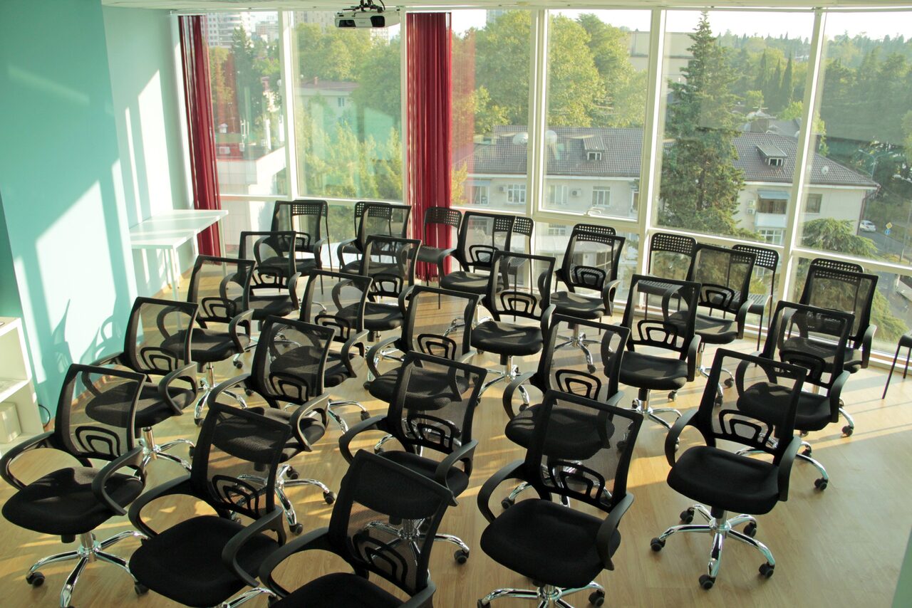 Арендовать Сдается Конференц-зал в центре Сочи от 1500 р/час.