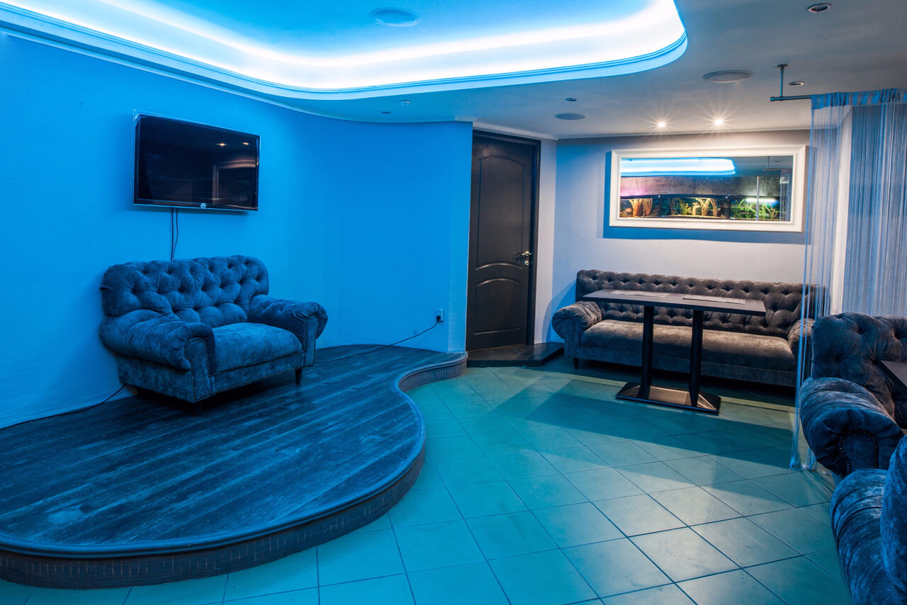 Арендовать Бар 44 Лофт с сауной и бассейном