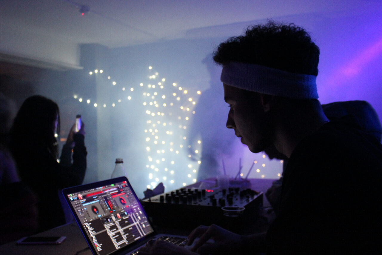 Арендовать Песочница. Клуб с шикарным звуком!