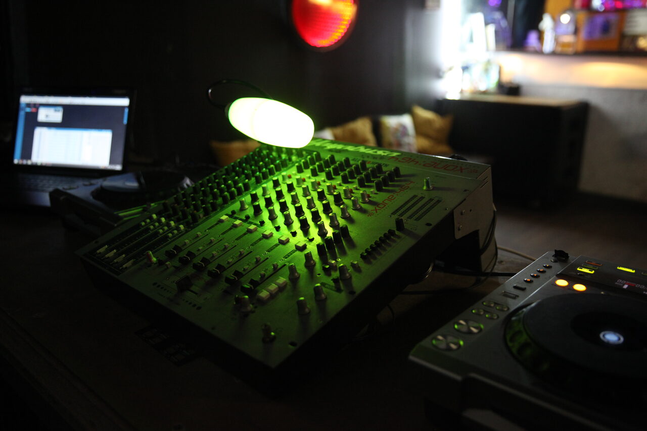 Арендовать Песочница. Клуб с шикарным звуком!