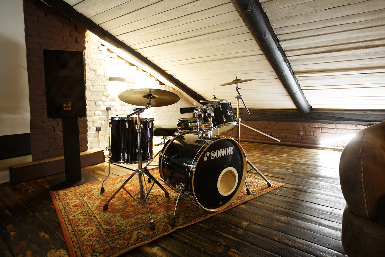 Арендовать  Duty Free Loft. Мансарда в центре Петербурга