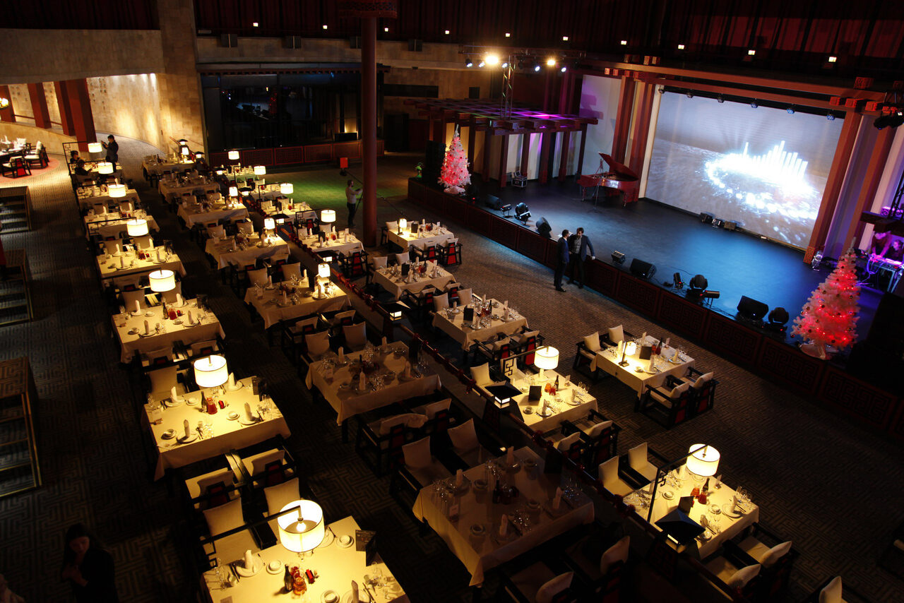 Арендовать Большой ресторан Цинь Гигантский павильон 