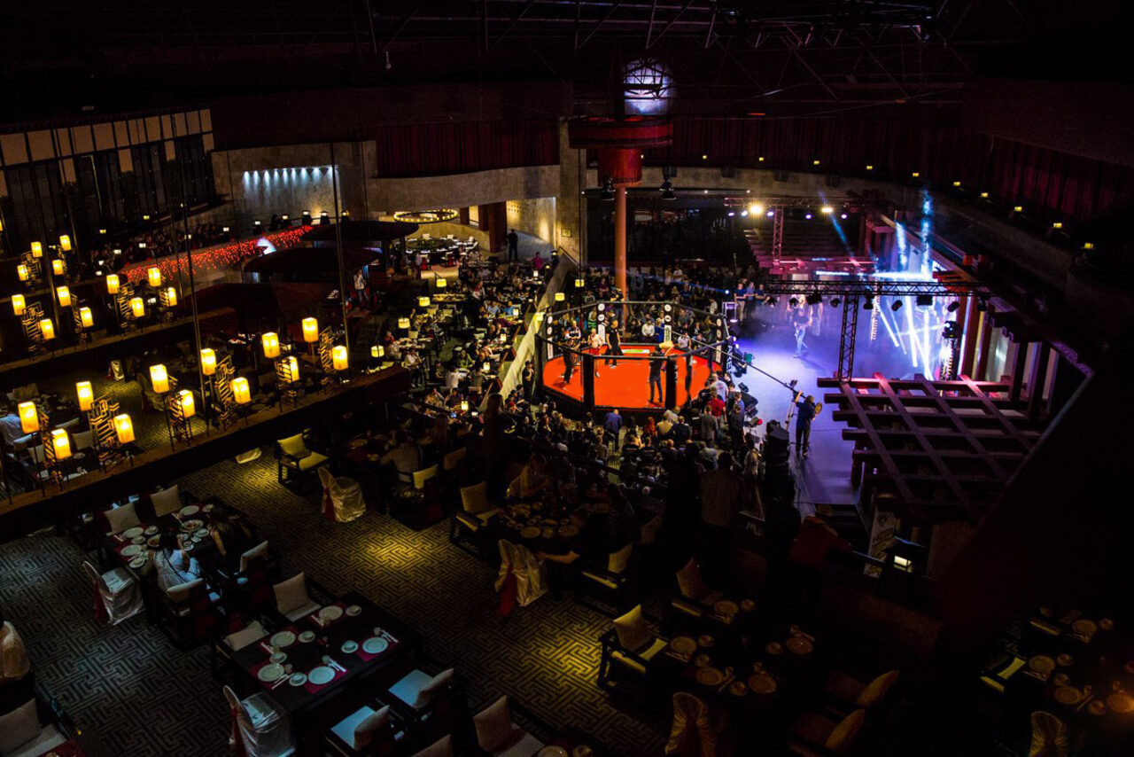 Арендовать Большой ресторан Цинь Гигантский павильон 