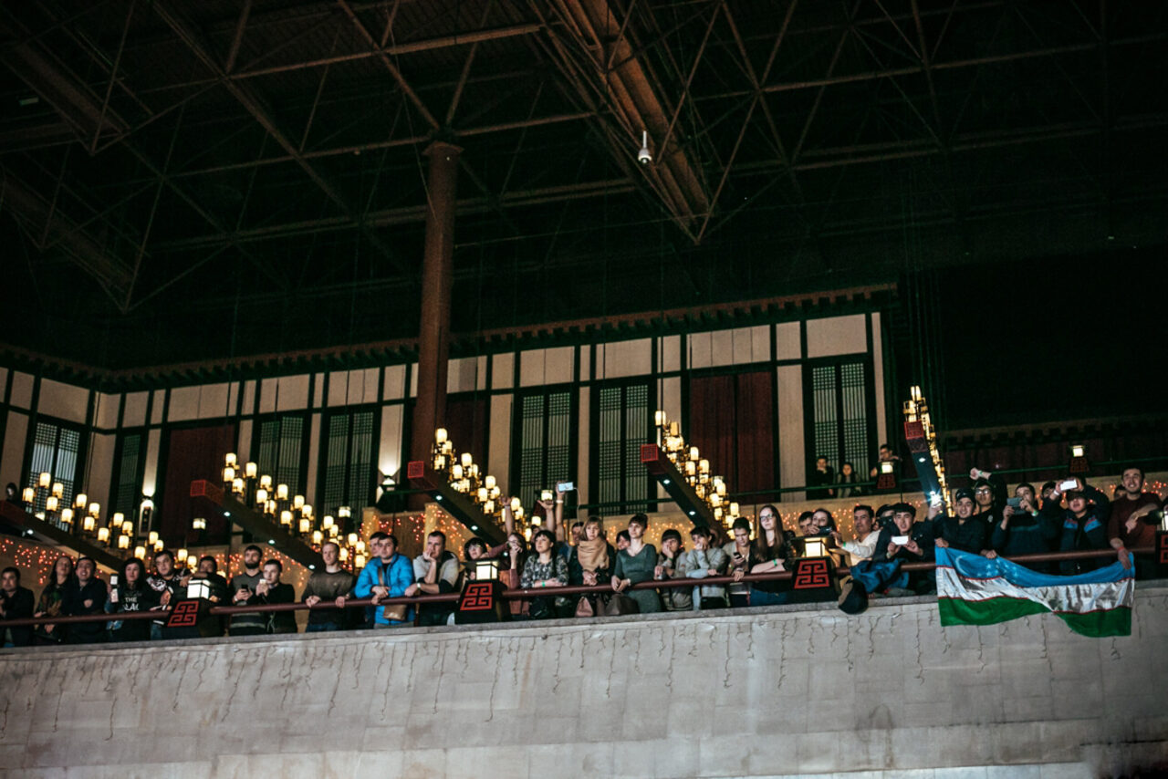 Арендовать Большой ресторан Цинь Гигантский павильон 