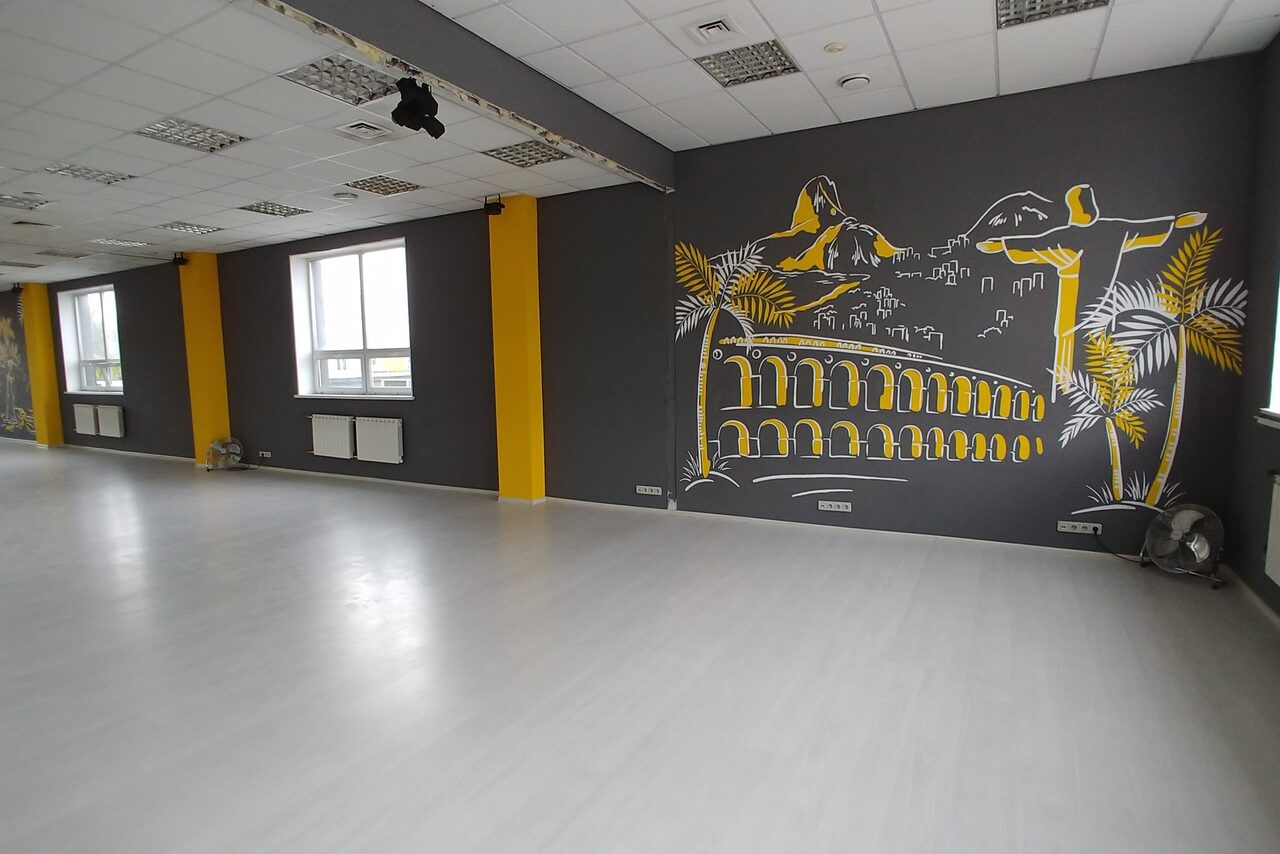 Арендовать Яркий зал для танцев и вечеринок