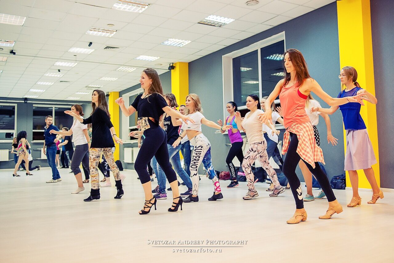 Арендовать Яркий зал для танцев и вечеринок