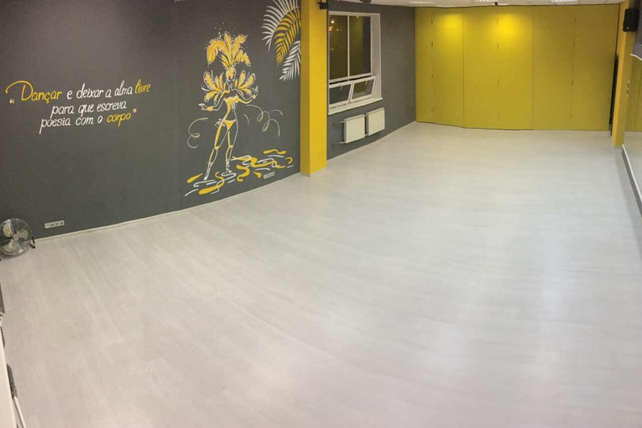 Арендовать Яркий зал для танцев и вечеринок