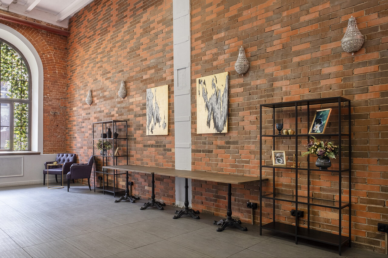 Арендовать Кирпичный лофт с большими окнами